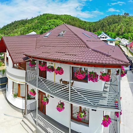 Vaias Aparts Targu Neamt Exteriér fotografie