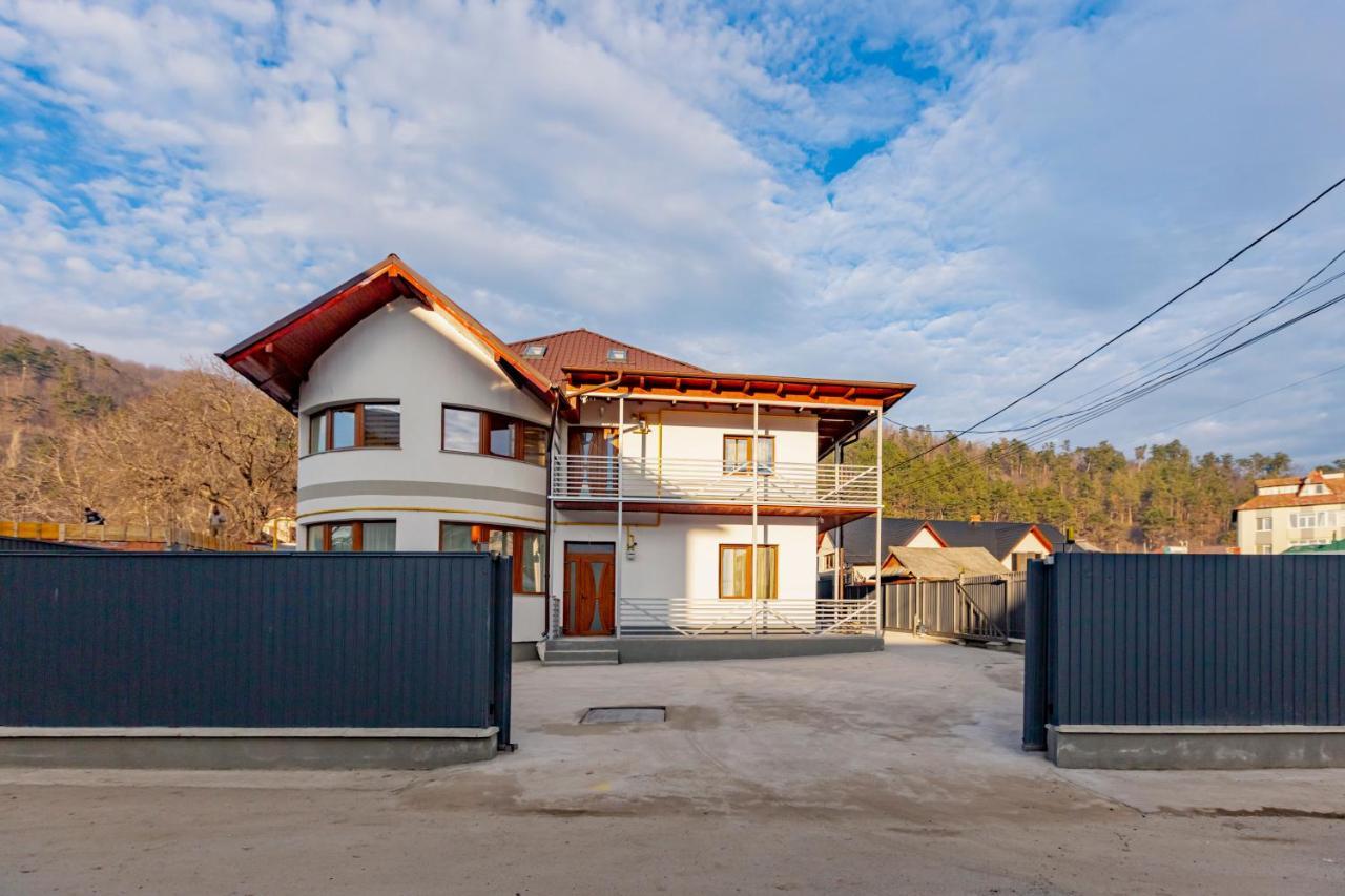 Vaias Aparts Targu Neamt Exteriér fotografie