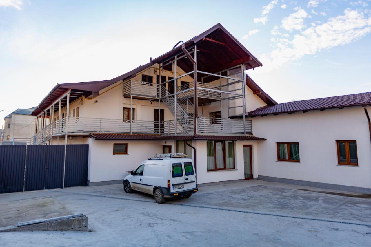 Vaias Aparts Targu Neamt Exteriér fotografie